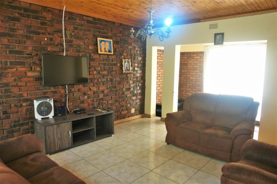 4 Bedroom Property for Sale in Riviera Northern Cape